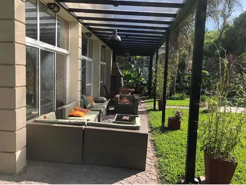 Casa 6 ambientes con 4 baños