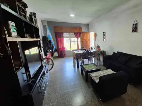 Casa 5 ambientes con 2 baños