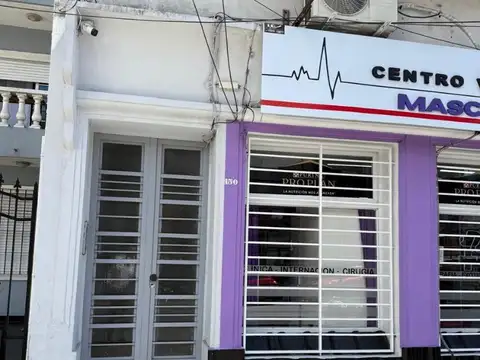 TIPO CASA EN AVELLANEDA CENTRO