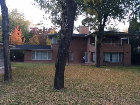 Casa en Venta en Barrio Parque Leloir, USD 650.000