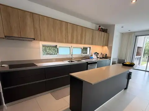 Casa en Alquiler en Puertos - Acacias, USD 2.900