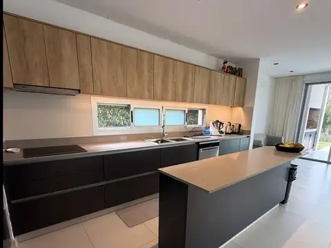 Casa en Alquiler en Puertos - Acacias, USD 2.500