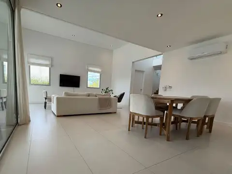 Casa en Alquiler al Este