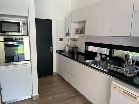 CASA EN VENTA PUERTO ROLDAN