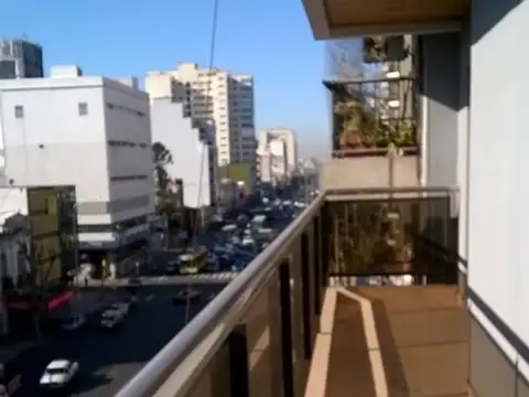 Departamento en venta, 3 ambientes, sobre importante avenida