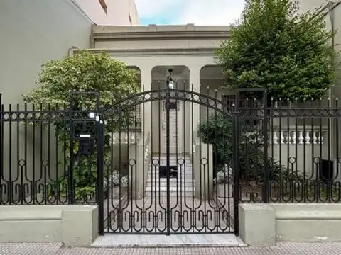 Impecable casa estilo ingles en muy buen estado