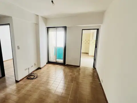 "EXCELENTE UBICACION" MAZA 1521, 2 AMB. LATERAL C/BALCON, MUY LUMINOSO