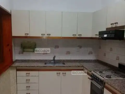 Casa en Alquiler con 1 cochera