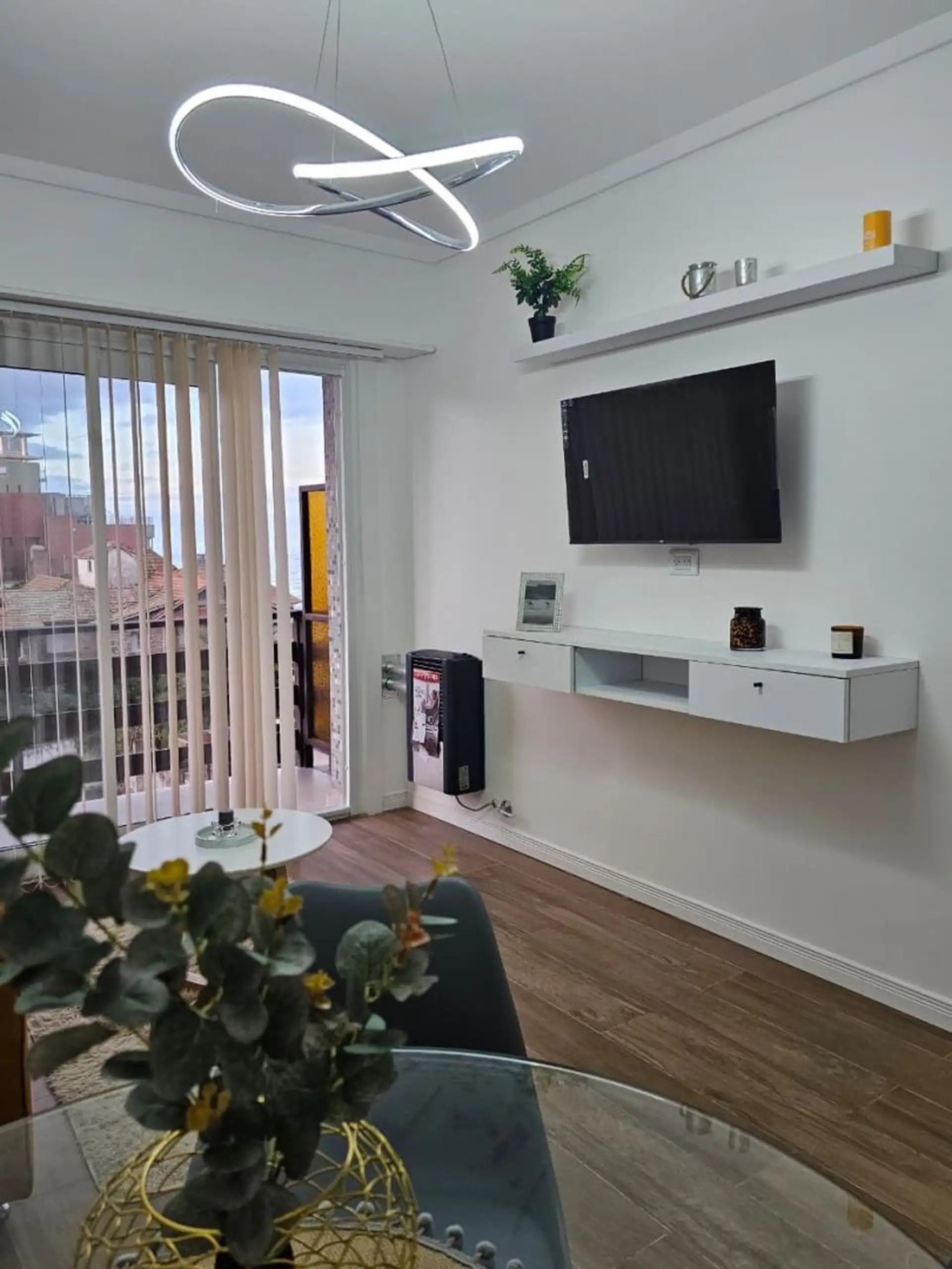 venta de departamento 2 ambiente con balcon saliente a la calle