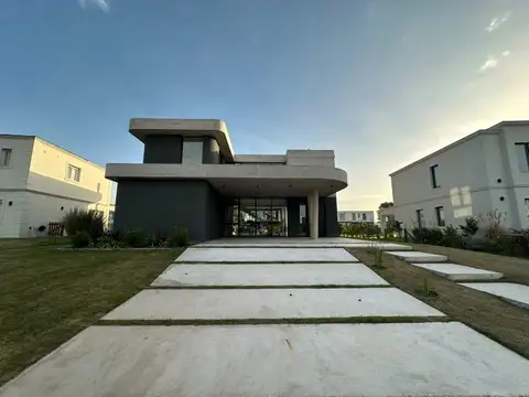 Venta Casa Lote 850 m² La Calesa Pilará Golf Polo Se Aceptan Bienes en Parte de Pago / Financiación