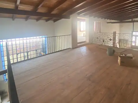 Casa en Alquiler con 4 cocheras