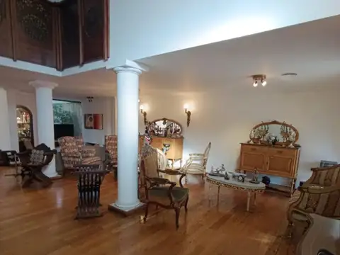 Casa 5 ambientes con 4 baños