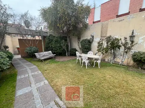 Casa 5 ambientes con 4 baños