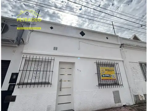 Casa el frente de 1 dormitorio en alquiler