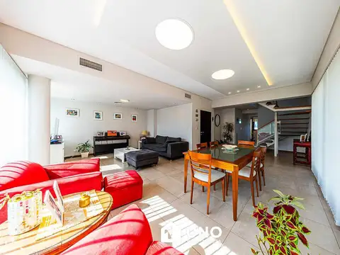 Central Argentino y Thedy - Dpto de 3 Dormitorios Externo. Con cochera.