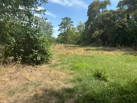 Lote con anteproyecto de duplex en venta en Mercedes