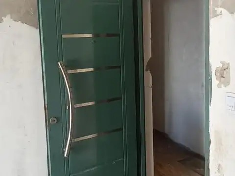 Excelente Galpón con 8 Departamentos. En Block 