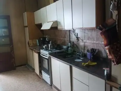 Casa 7 ambientes con 1 baño