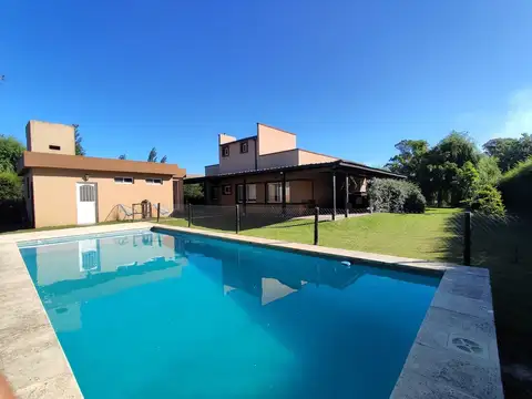 CASA 4 AMBIENTES EN VENTA EN LA CANDIDA FINANCIA