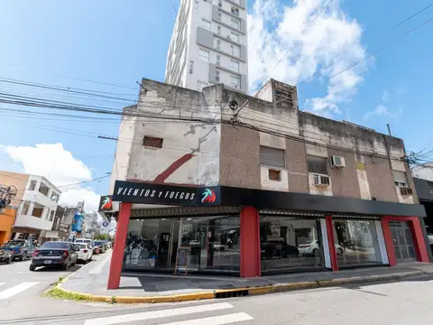 DPTO CENTRO 2 DORMITORIOS Y TERRAZA A REFACCIONAR