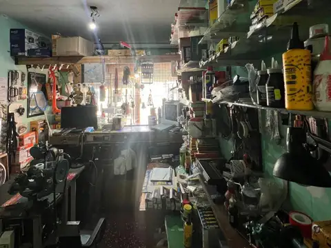 Locales y vivienda en venta en José León Suarez!