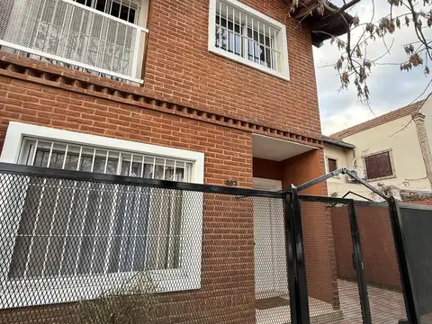 VENTA CASA TRIPLEX 4 AMBIENTES APTO CREDITO EN ITUZAINGO NORTE