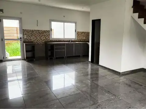 Casa 4 ambientes con 1 baño