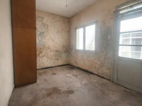 Casa 8 ambientes con 2 baños