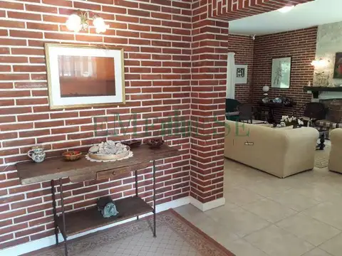 Casa 6 ambientes con 5 baños