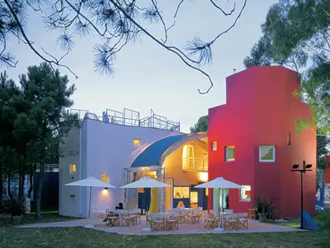 Lote con proyecto Clorindo Testa en venta