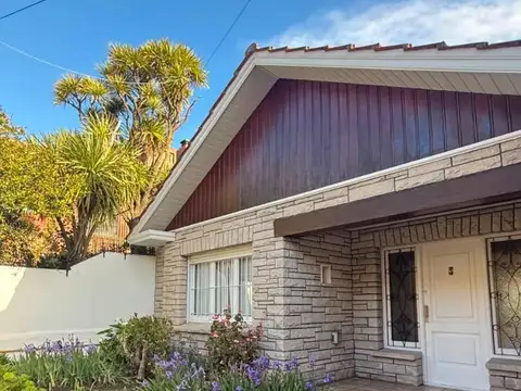 Casa en Venta con 2 cocheras