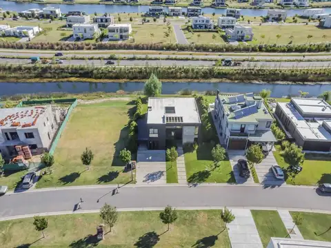 VENTA DE CASA EN COSTAS - PUERTOS DEL LAGO