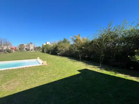 Casa en Alquiler en Pilar del Este - Santa Guadalupe, $ 1.400