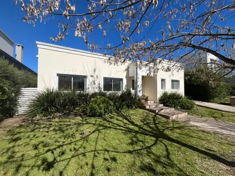 Alquiler Casa en Santa Guadalupe, 4 ambientes. Pilar