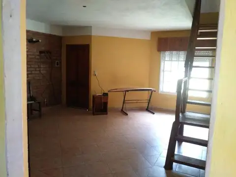 Depto Tipo Casa 4 ambientes con 2 baños