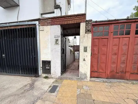 PH de 2 ambientes con patio a refaccionar