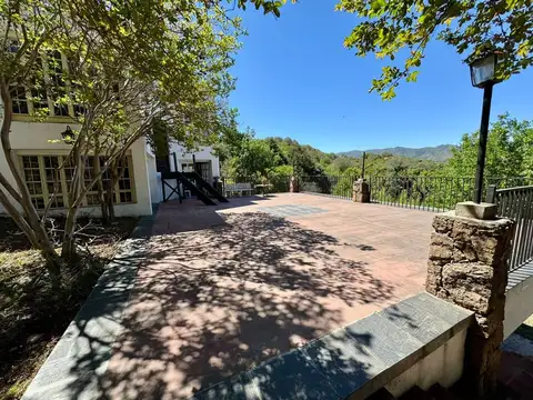 Casa 12 ambientes con 3 baños