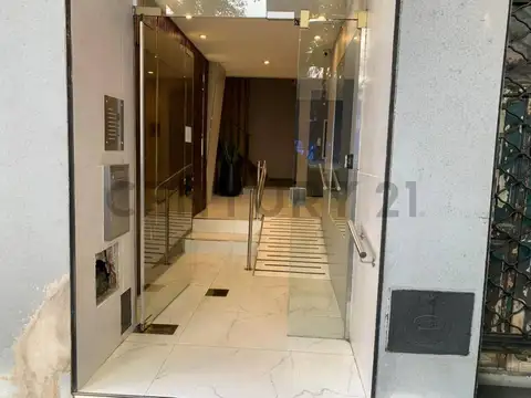 Mario Bravo 300, Piso 0