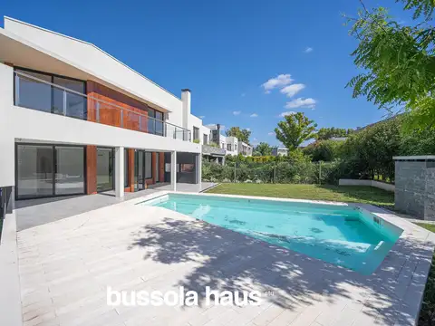 Casa 6 ambientes con 3 baños
