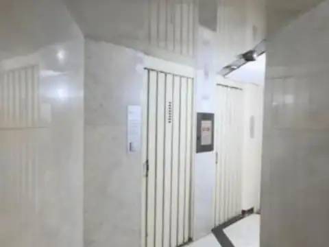 Departamento 4 ambientes a refaccionar en Tribunales. Apto profesional