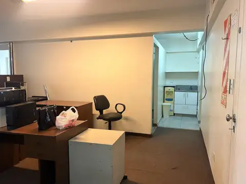 Oficina 4 ambientes con 2 baños