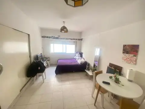 VENTA MONOAMBIENTE EN COLEGIALES MUY LUMINOSO