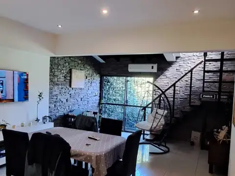 Venta casa de 6 amb con pileta