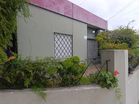 VENTA CASA PB 3 AMB C/JARDIN-BELLA VISTA