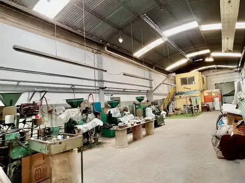 Galpón Depósito EN VENTA con Oficinas y Vivienda