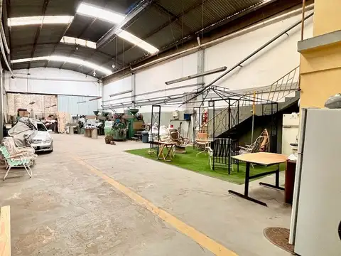 Galpón Depósito EN VENTA con Oficinas y Vivienda