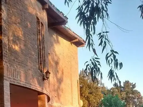 Casa en venta - 5 Dormitorios 2 Baños - Exaltación de la Cruz