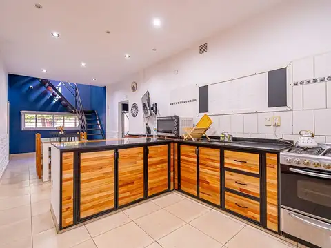 Depto Tipo Casa en Venta en Adrogue, USD 152.000