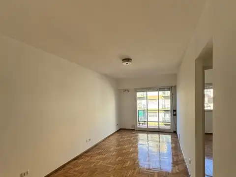 Departamento de 2 ambientes piso alto. Excelente ubicación. A nuevo