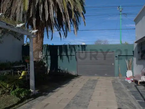 Marquez de Aviles entre Quintana y Arenales. Casa en Venta de 3 dormitorios